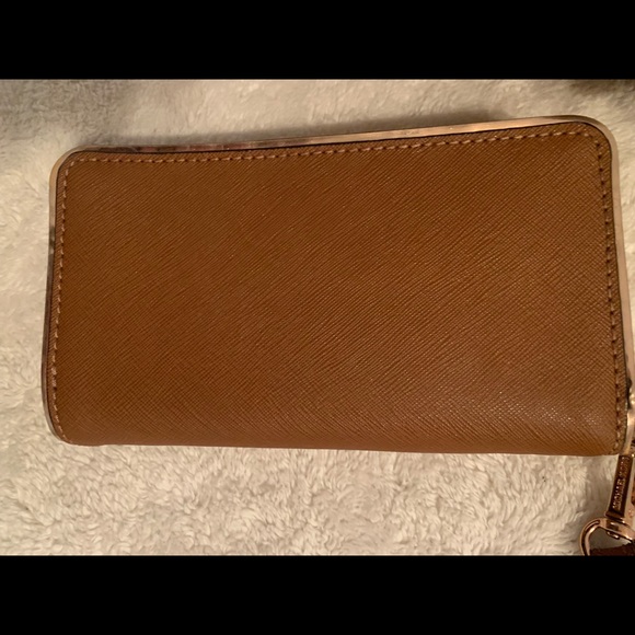 Michael Kors Hamilton Specchio, Rose Gold w/Matching Wristlet - Picture 8 of 12